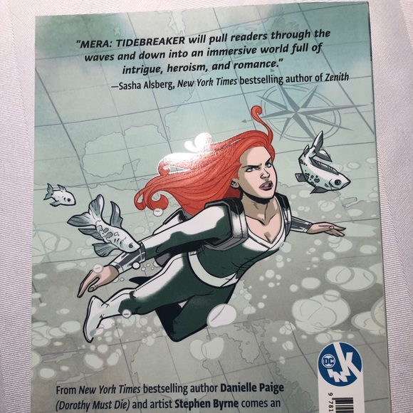 MERA Tidebreaker Graphic novel 🎈 2 for $15 🎈 - Picture 2 of 3